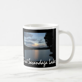 Sacandaga nubla-se a caneca
