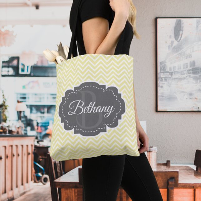 Saco de Tote Personalizado do Chevron Amarelo (Yellow Chevron Personalized Tote Bag)