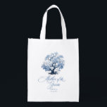 Sacola Ecológica Chinoiserie Wedding Tree Motif Mãe Groom ID1094<br><div class="desc">Esta bolsa de tote atraente tem a elegância eterno de uma paleta azul e branca clássica, um mote florescente de Chinoiserie e uma bela caligrafia "Mãe do Groom". A coleção apresenta padrões sofisticados e delicados motivos inspirados na porcelana tradicional chinesa, criando uma estética refinada e romântica. De convites lindamente projetados...</div>