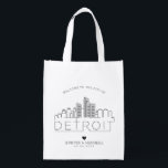 Sacola Ecológica Detroit Wedding | Linha Skyline Estilizada<br><div class="desc">Um saco de casamento único para um casamento acontecendo na bela cidade de Detroit. Esta bolsa apresenta uma ilustração estilizada do horizonte único da cidade com seu nome embaixo. Esta é seguida pelas informações do dia do casamento em um estilo aberto igual.</div>