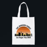 Sacola Ecológica Férias Personalizadas Sunset em Las Vegas Strip<br><div class="desc">Legal costume do horizonte de Las Vegas em sacos de compras reutilizáveis para suas férias de família ou despedida de solteiro para a cidade das luzes. Gamble do nascer do sol ao pôr do sol nesta cidade e lembre-se disso com esta lembrança de keepsasasair.</div>