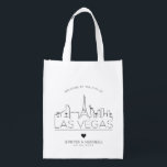 Sacola Ecológica Las Vegas Wedding | Linha Skyline Estilizada<br><div class="desc">Um saco de casamento único para um casamento acontecendo na bela cidade de Las Vegas. Esta bolsa apresenta uma ilustração estilizada do horizonte único da cidade com seu nome embaixo. Esta é seguida pelas informações do dia do casamento em um estilo aberto igual.</div>