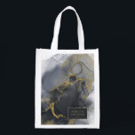 Sacola Ecológica Moody Ink Charmalho Dourado Festa de casamento ID9<br><div class="desc">Seus sonhos estão finalmente se tornando realidade e este design abstrato de tinta alcoólica que flui define o tom perfeito para o maravilhoso casamento que você sempre imaginou. Em tons de carvão a preto, acentuados com ouro brilhante, o design de saco de compras coordenado mostrado aqui, fornece uma modelo para...</div>