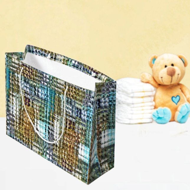 Sacola Para Presentes Grande Atalho de Colcha de Cetim (The gleaming, pastel colors, in this gift bag, makes it ideal for baby shower gifts!)