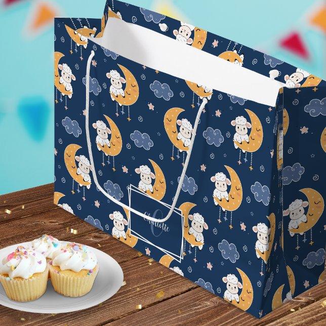 Sacola Para Presentes Grande Baby Lamb on Moon Patterno com Nome (Criador carregado)