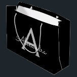 Sacola Para Presentes Grande Black Silver Modern Script Girly Monographic Name<br><div class="desc">Nome do Monograma Simples de Script Preto e Prateado - Saco do Presente. Isto faz o doce e perfeito presente de 16 anos,  casamento,  chá de panela,  aniversário,  chá de fraldas ou festa de solteira para alguém que ama luxo de glama e estilos quíticos.</div>