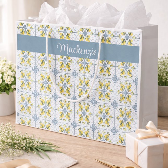 Sacola Para Presentes Grande Blue Tile French Country Lemon Name Monogram (Criador carregado)