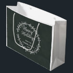 Sacola Para Presentes Grande Feriados Felizes de Natal Vintage Chalkboard Wreat<br><div class="desc">Espalhe sua alegria natalina com estas gostosas curvas com um design de estilo 'chalkboard' vintage com uma coroa de Natal e a saudação da estação "Felizes Feriados" em uma letra cursiva com texto personalizável para seu nome e ano.</div>