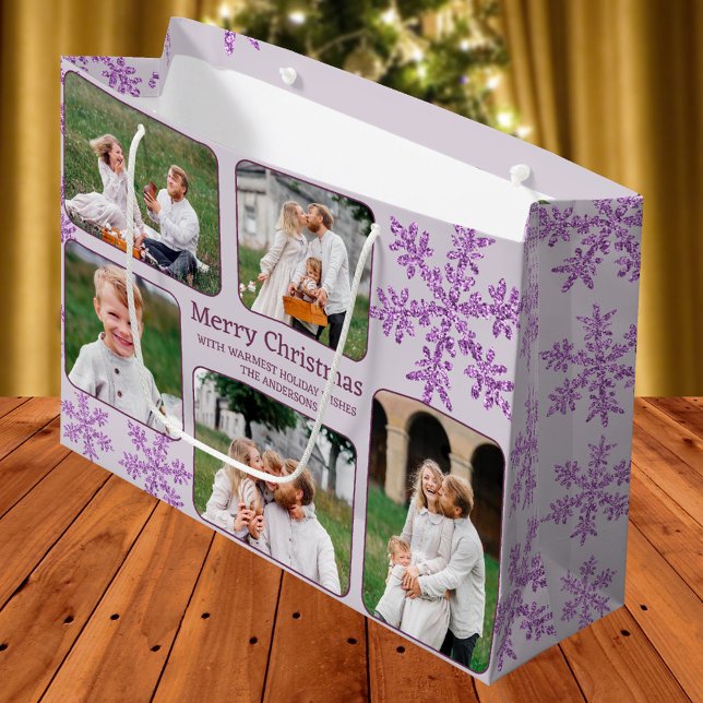 Sacola Para Presentes Grande Flocos de neve Glama roxo 5 Foto Colagem Natal (Add your photos to this custom Christmas gift bag in purple with faux glitter snowflakes for glam)