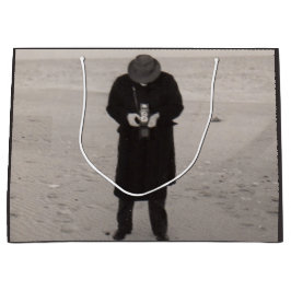 Sacola Para Presentes Grande Fotógrafo da década de 1940 na praia