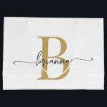 Sacola Para Presentes Grande Inicial com Monograma Moderno em Ouro Branco Estil<br><div class="desc">Saco de presente personalizado com monograma inicial elegante e moderno em branco e dourado. Este design apresenta um primeiro nome em uma linda caligrafia com fonte de cauda swash (ou tipografia) com monograma inicial em dourado e preto sobre fundo branco. Fácil de personalizar. Esta bolsa de presente feminina é ótima...</div>