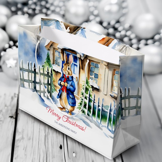 Sacola Para Presentes Grande Modelo de Natal de Coelho Peter (Peter rabbit winter Christmas template personalized Large Gift Bag rabbit snowy winter cottage)