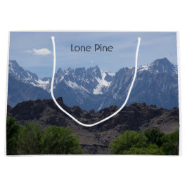 Sacola Para Presentes Grande Montanhas com capa de neve de pinheiro solitário