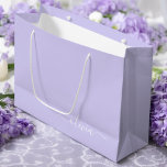 Sacola Para Presentes Grande Nome do Monograma da Rapariga de Script Moderno Ro<br><div class="desc">Nome do Monograma Simples do Script Roxo da lavanda - Saco do Presente. Isto faz o doce e perfeito presente de 16 anos,  casamento,  chá de panela,  aniversário,  chá de fraldas ou festa de solteira para alguém que ama luxo de glama e estilos quíticos.</div>