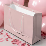 Sacola Para Presentes Grande Nome do Monograma da Rapariga Preta-Rosa Escura Ne<br><div class="desc">Nome do Monograma Simples,  Preto e Cor-de-Rosa,  Cor-de-rosa,  Gift Bag. Isto faz o doce e perfeito presente de 16 anos,  casamento,  chá de panela,  aniversário,  chá de fraldas ou festa de solteira para alguém que ama luxo de glama e estilos quíticos.</div>