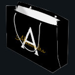 Sacola Para Presentes Grande Nome do Monograma Rapariga de Script Moderno Doura<br><div class="desc">Nome do Monograma Simples Preto e Dourado do Script Bag de Presente. Isto faz o doce e perfeito presente de 16 anos,  casamento,  chá de panela,  aniversário,  chá de fraldas ou festa de solteira para alguém que ama luxo de glama e estilos quíticos.</div>