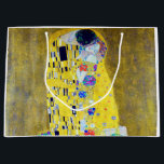 Sacola Para Presentes Grande O Beijo, Gustav Klimt<br><div class="desc">Gustav Klimt (14 de julho de 1862 - 6 de fevereiro de 1918) era um pintor simbólico austríaco e um dos membros mais destacados do movimento Viena Secessão. Klimt é notado por suas pinturas, murais, esboços, e outros objetos de arte. Além de suas obras figurativas, que incluem alegorias e retratos,...</div>