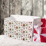 Sacola Para Presentes Grande Padrão de Fotografia do Cozy Christmas Gingergenet<br><div class="desc">Elevem sua experiência de doação com nosso "Natal Louco". Isto não é apenas uma bolsa; é uma apresentação festiva que adiciona alegria e calor aos seus presentes pensativos. Apresentando um encantador padrão de uma doce casa de pão de gengibre que dobra como uma foto-quadro, esta bolsa de presentes permite personalizar...</div>