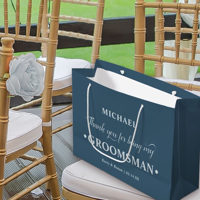Sacola Para Presentes Grande Padrinho de casamento Personalizado Azul Obrigado (Dusty Blue Wedding Thank You Gift Bag for Groomsman)