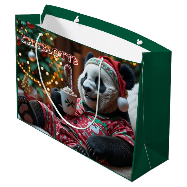 Sacola Para Presentes Grande Panda de Natal Cozy personalizada em pijamas (Verso inclinado)