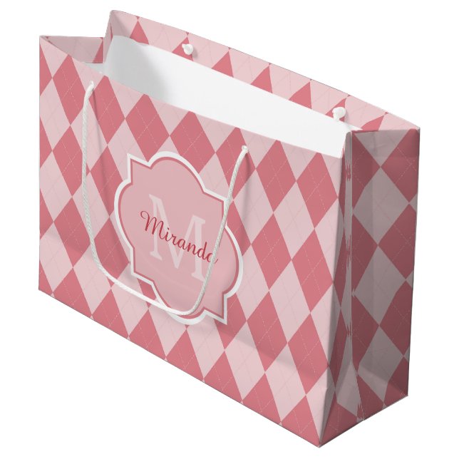 Sacola Para Presentes Grande Preppy Rosa claro Argyle Girly Monograme Nome (Frente inclinada)