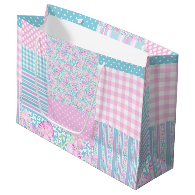 Sacola Para Presentes Grande Rosas, Borboletas Faux Patchwork Large Gift Bag (Frente inclinada)