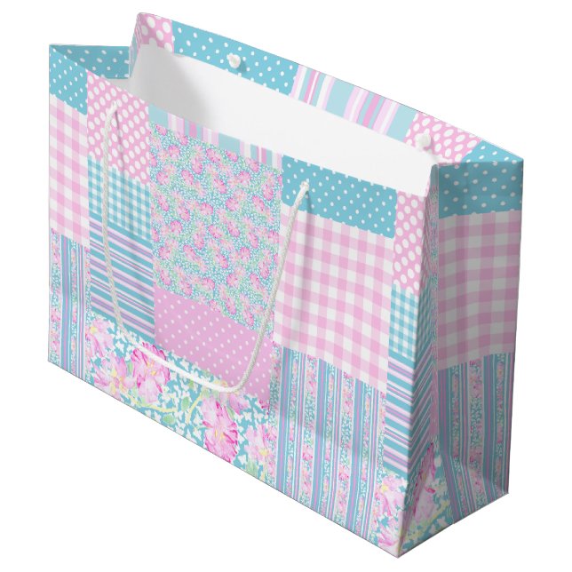 Sacola Para Presentes Grande Rosas Rosa Faux Patchwork Large Gift Bag (Frente inclinada)