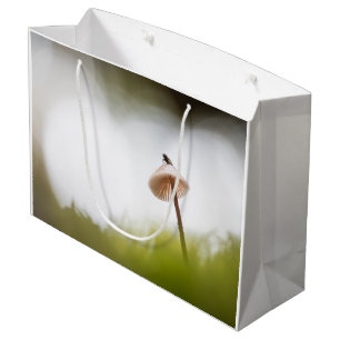Sacola Para Presentes Grande Tiny Mushroom Nature Foto