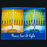 Sacola Para Presentes Grande Yellow Blue Peace Love Light Hanukkah Menorahs<br><div class="desc">"Paz, amor e luz." Uma artista de close-up, ilustração fotográfica de menorras amarelas e azuis de cor clara o ajuda a lançar no feriado de Chanucá. Sinta o calor e a alegria da temporada de festas sempre que você usa este saco de presentes de grande tamanho personalizado fofo e divertido....</div>