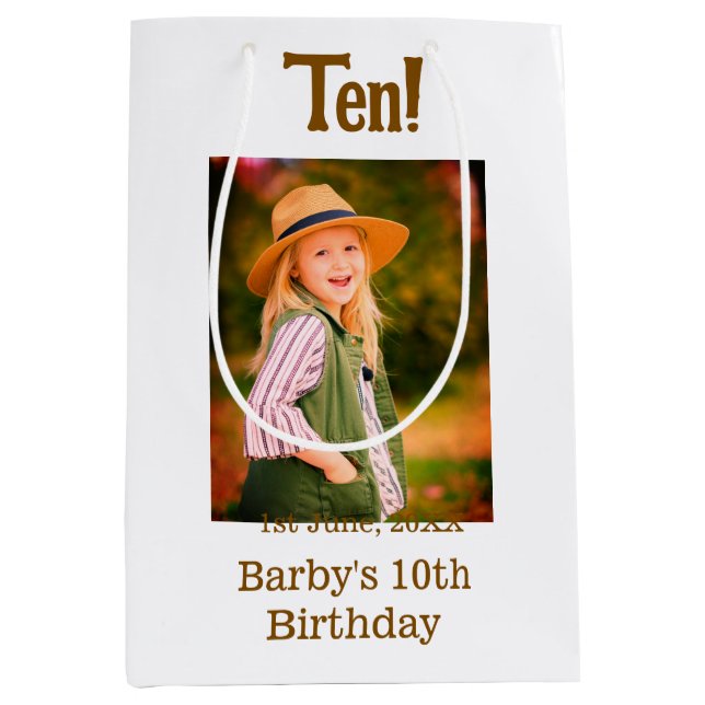 Sacola Para Presentes Média 10th birthday photo name date simple brown beige b (Frente)