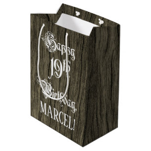 Sacola Para Presentes Média 19.o aniversário: Rico, Faux Wood Look + Nome Per