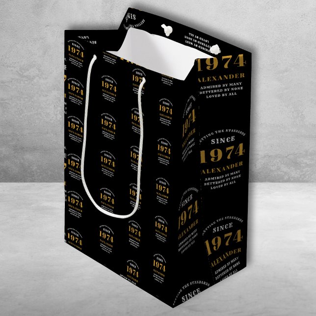 Sacola Para Presentes Média 50º aniversário 1974 Chic Elegante Dourado Negro (50th Birthday Chic 1974 Themed Black & Gold Elegant Gift Bags. )