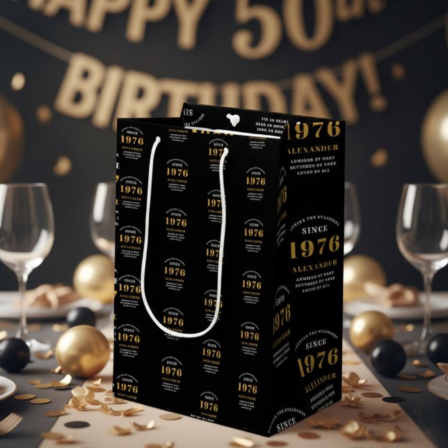 Sacola Para Presentes Média 50th Birthday 1976 Black Gold Chic Elegant (Born 1976 birthday gift bag. Background out of focus.)