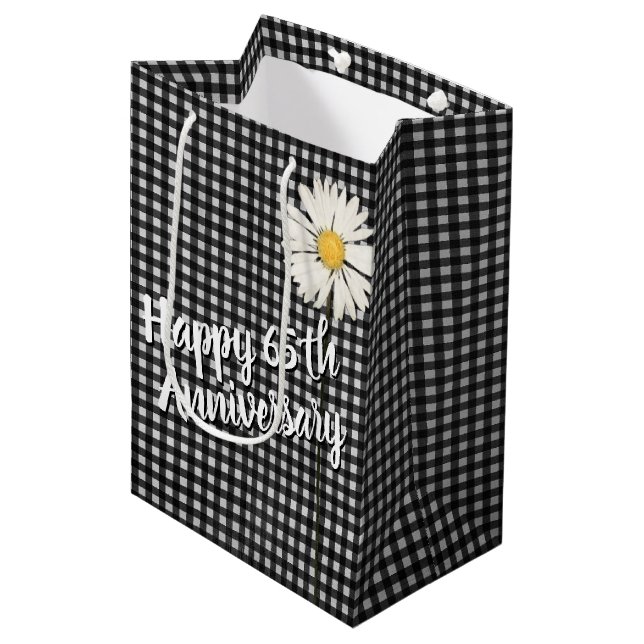 Sacola Para Presentes Média 65.º aniversário Daisy On Gingham Medium Gift Bag (Frente inclinada)