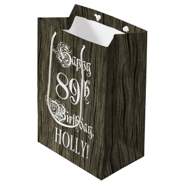 Sacola Para Presentes Média 89th Birthday: Fancy, Faux Wood Look + Custom Name (Frente inclinada)