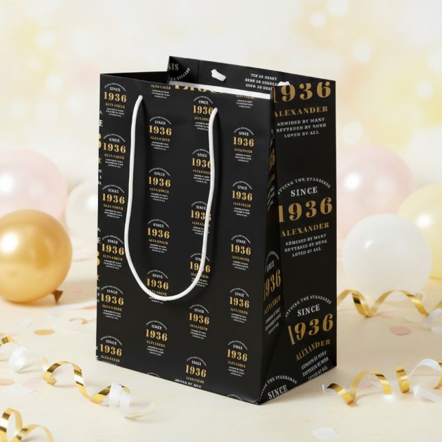 Sacola Para Presentes Média 90th Birthday 1936 Black Gold Chic Elegant (Born 1936 birthday gift bag. Background out of focus.)