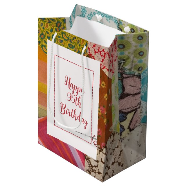 Sacola Para Presentes Média 95º Padrão de Inclinação de Aniversário com Agulha (Frente inclinada)