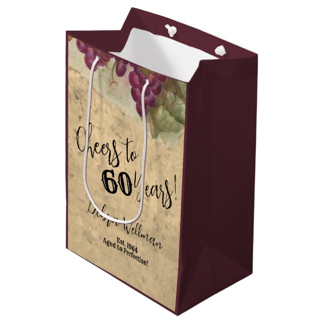 Sacola Para Presentes Média A aquarela rustica do vinhedo anima a 60 anos (Frente inclinada)