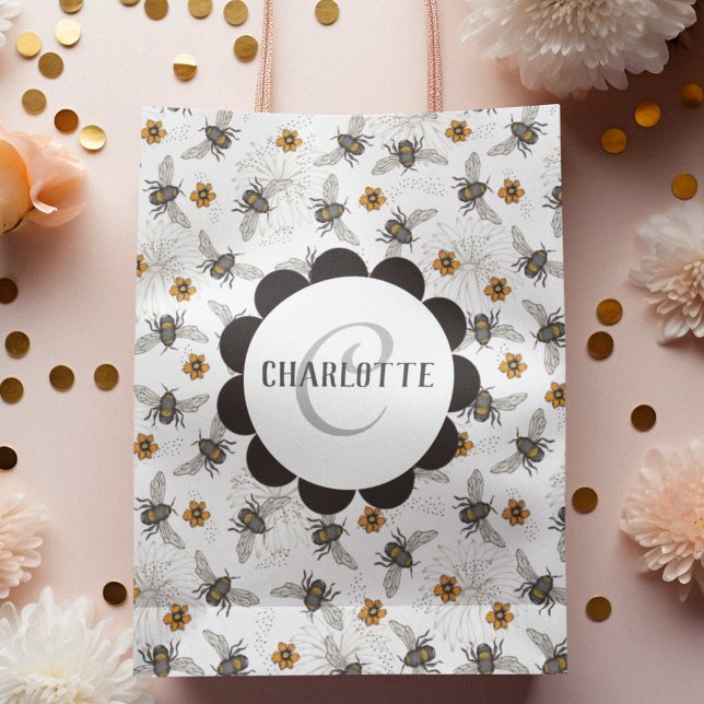 Sacola Para Presentes Média Abeelha Preta da Moda para Primavera e Verão (Beautiful happy bees dancing around yellow Cosmos flowers. Ideal for Baby Showers, New Baby, B-days)