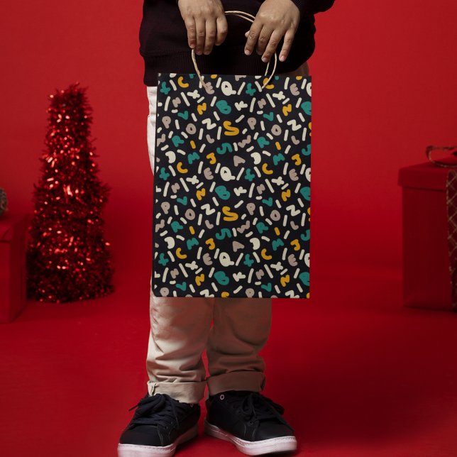 Sacola Para Presentes Média Alphabet Random Letters Art (gift bag, birthday surprise gift bag, teddy bear gift bag, wine gift bag, travel bag, use and throw )