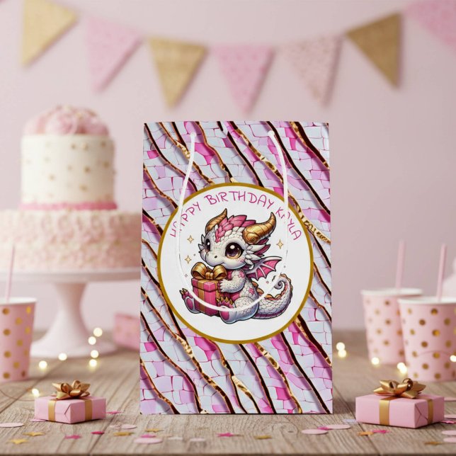 Sacola Para Presentes Média Aniversário da Menina de Dragão Dourado e Rosa (Criador carregado)