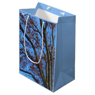 Sacola Para Presentes Média Árvore de carvalho em um céu azul de outono -