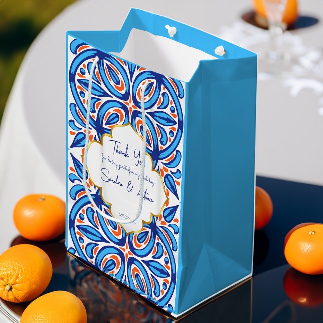Sacola Para Presentes Média Azulejos Maiolica de laranja azul favor personaliz (Blue orange Majolica tiles personalized favor Medium Gift Bag mediterranean themed favor bag)