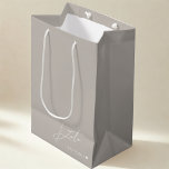 Sacola Para Presentes Média Bag de presentes de proposta de Bridesmaid moderna<br><div class="desc">Saco de presente de damas de honra personalizado com bege minimalista moderno e design branco.</div>