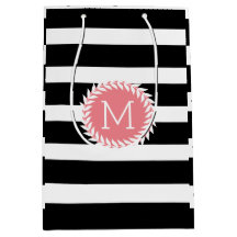 Bandas brancas e pretas monogramas e coroa branca