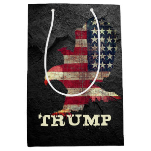 Sacola Para Presentes Média Bandeira e Águia Careca Trump em Rocha Preta