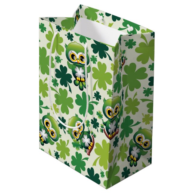 Sacola Para Presentes Média Bebê Coruja Fofo St Patrick Cartoon (Verso inclinado)