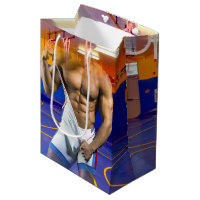 Bíceps de SlipperyJoe musculoso six-pack academia