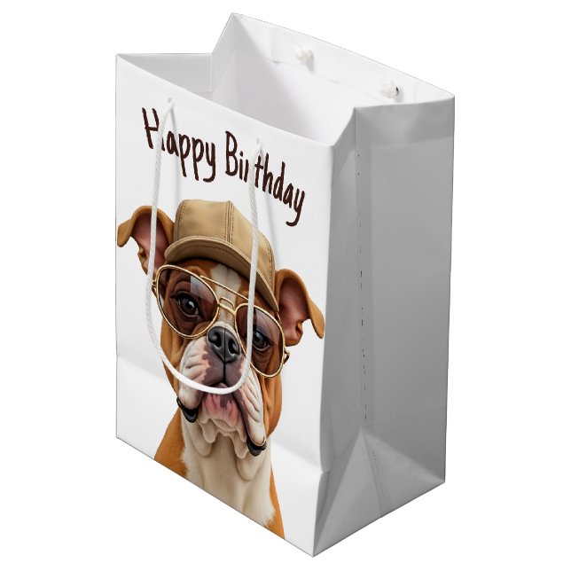 Sacola Para Presentes Média Birthday Bulldog Vestindo um Boné (Frente inclinada)