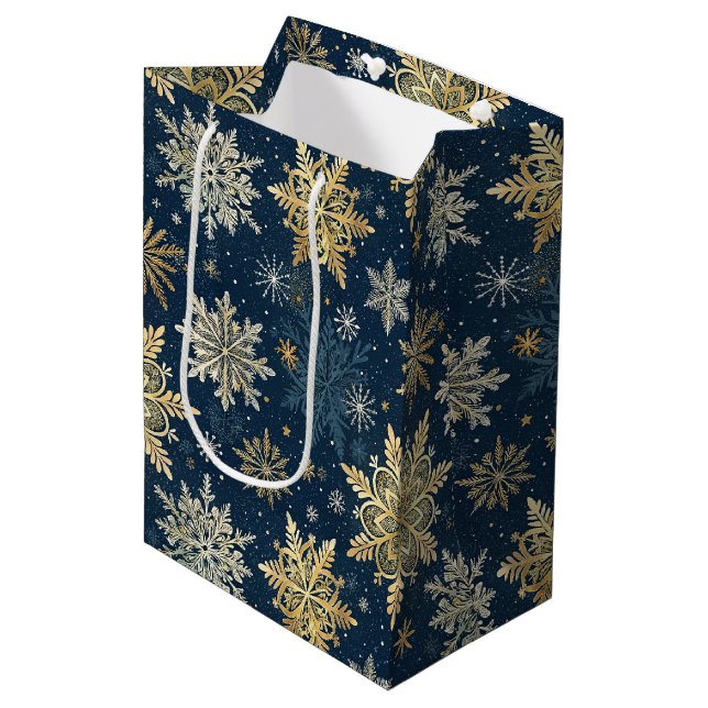Sacola Para Presentes Média Blue and Gold Snowflake Christmas (Frente inclinada)